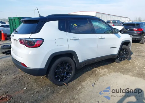 2022 Jeep Compass Altitude 4X4 z USA, uszkodzony, nr VIN 3C4NJDBB3NT184868